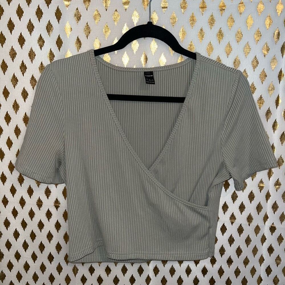 SHEIN Sage Green Ribbed Surplice Cropped Short Sleeve Shirt Size Large 8/10